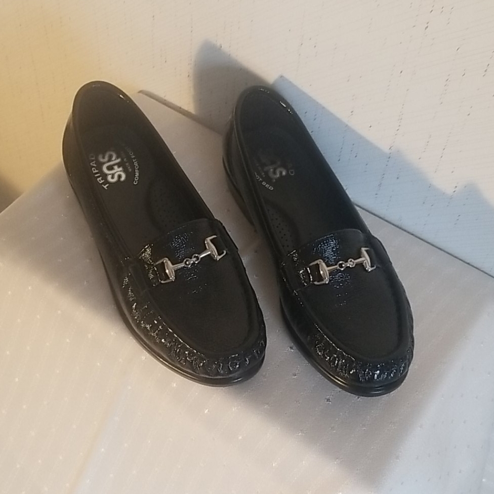 H2 - Black pattern leather shoes with buckle